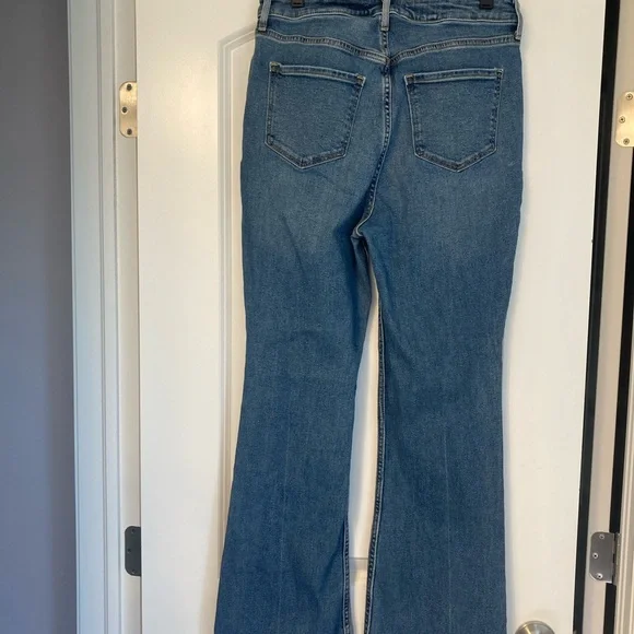 Women’s Size 10 Old Navy High-Rise Flare Jeans - Picture 2 of 3